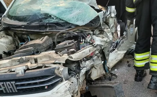 Imagem ilustrativa da imagem Acidente entre veículos a serviço de prefeituras deixa mortos e feridos no ES