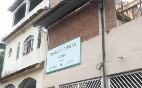 Imagem ilustrativa da imagem Bebê de 6 meses e menino de 4 anos são abandonados em estabelecimento em Cariacica