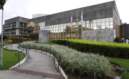 Imagem ilustrativa da imagem Inscrições abertas para concurso em Vitória com 16 vagas e salários de R$ 7,5 mil