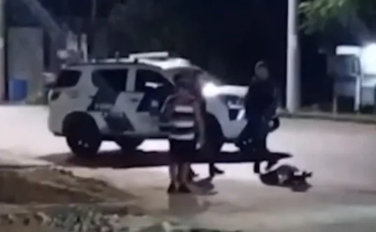 Imagem ilustrativa da imagem Homem é espancado e esfaqueado após ser acusado de mexer com criança na Serra