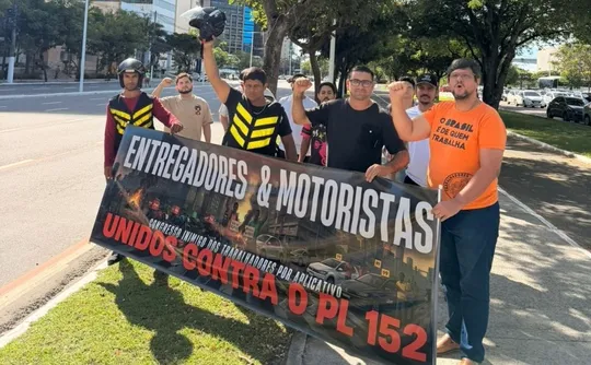 Imagem ilustrativa da imagem Motoboys realizam protesto contra 'PL do aplicativo' em Vitória
