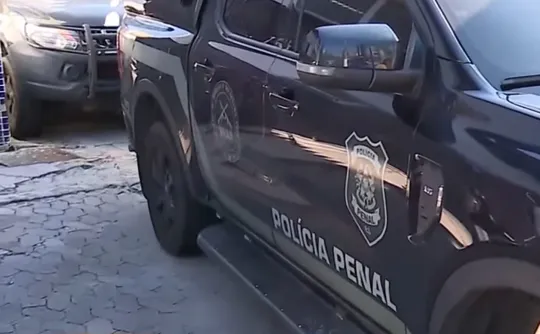 Imagem ilustrativa da imagem Policial penal é preso após tentar enforcar filha de 12 anos em Vila Velha