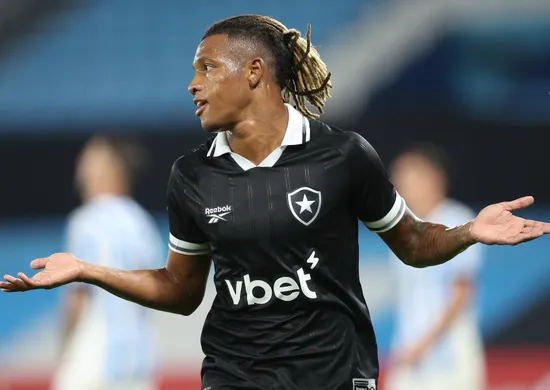 Imagem ilustrativa da imagem Danilo é afastado pelo Botafogo após ausência contra o Corinthians