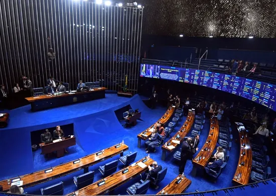 Imagem ilustrativa da imagem PEC que acaba com a escala 6x1 chega à CCJ