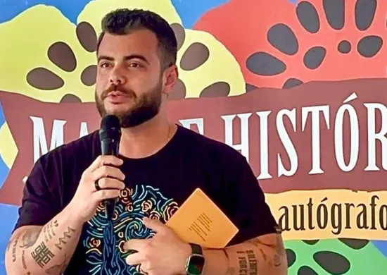 Imagem ilustrativa da imagem Carlos Fonseca toma posse como imortal da Academia Espírito-Santense de Letras