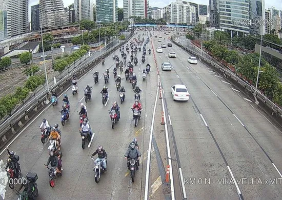 Imagem ilustrativa da imagem FOTOS | Veja passagem da Moto Romaria da Penha pela Terceira Ponte