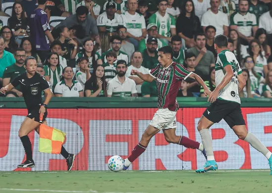 Imagem ilustrativa da imagem Fluminense contesta arbitragem na CBF após empate com o Coritiba