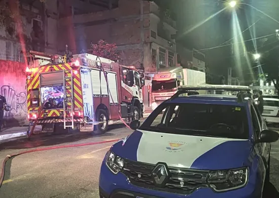 Imagem ilustrativa da imagem Idosos de 100 e 93 anos são salvos de incêndio em prédio no Centro de Vitória