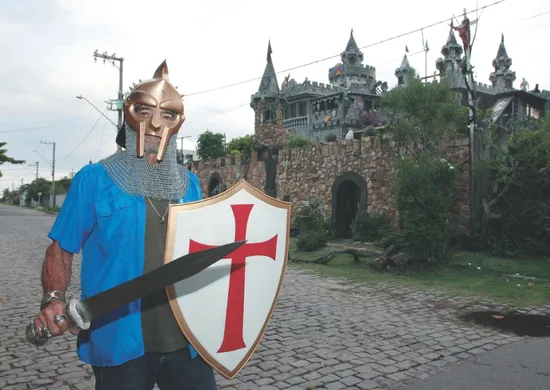 Imagem ilustrativa da imagem Torres e passagens secretas em castelo na Barra do Jucu