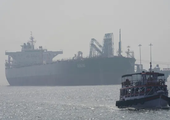 Imagem ilustrativa da imagem Irã ataca navios em Hormuz, e negociação com os EUA é incerta