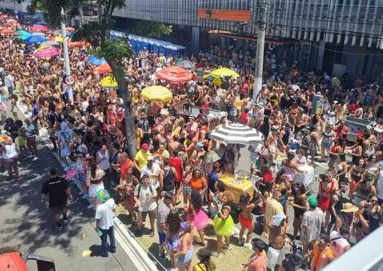 Imagem ilustrativa da imagem VÍDEOS I Regional da Nair anima os foliões no Centro de Vitória