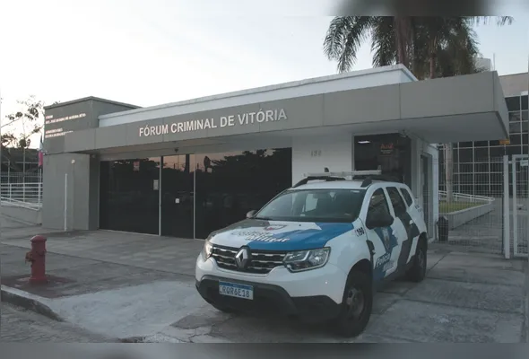 Fórum Criminal de Vitória, onde a ex-secretária vai ser interrogada pelo caso de envenenamento do médico