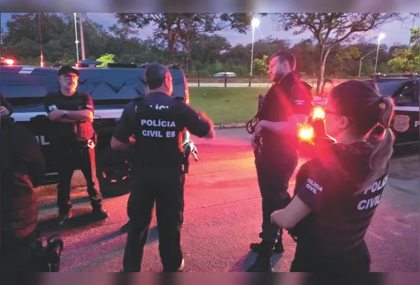 Policiais que participaram da operação que apreendeu adolescente na Serra