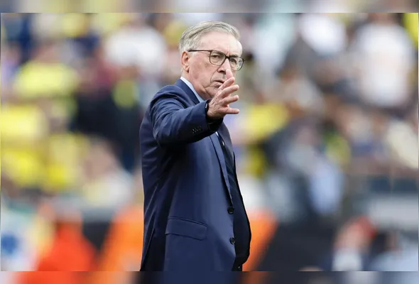 Treinador italiano Carlo Ancelotti durante amistoso contra a França