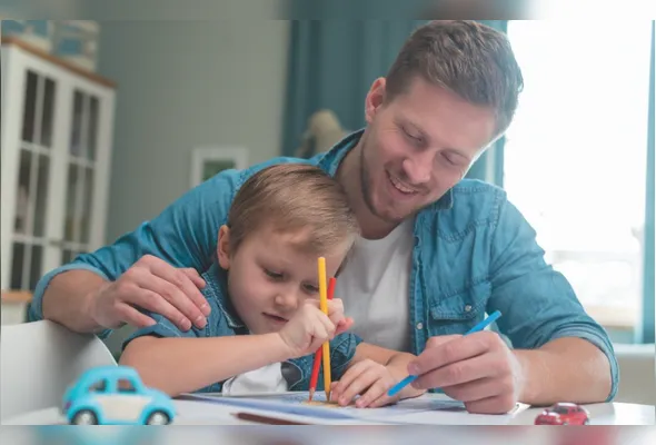Pai e filho: TEA foi, por muitos anos, subdiagnosticado,  e muitos adultos só recebem o diagnóstico tardiamente