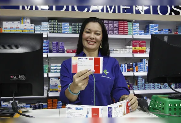 A farmacêutica Danielle Carmichael explica que é preciso aguardar a liberação  para a fabricação de  similares