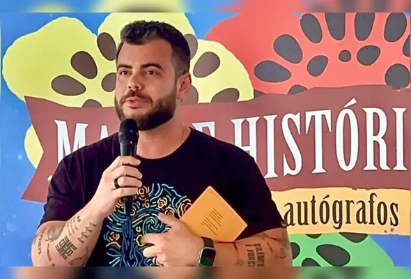 Poeta, cronista, contista e mestre em Direito pela UFES, Carlos Fonseca, agora ocupa a cadeira nº 28 da Academia Espírito-Santense de Letras.