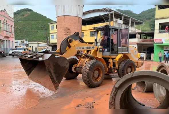 Equipes da Secretaria de Obras, Serviços Urbanos e Transportes atuam em conjunto com a Defesa Civil Municipal