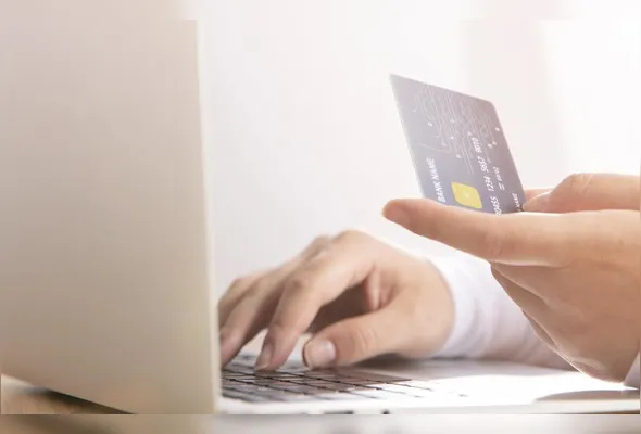 Uso de cartão de crédito: cuidados ao informar dados