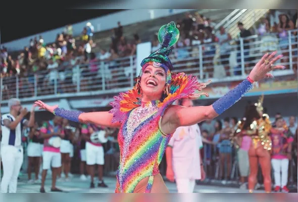 Fabrícia Vieira, rainha de bateria da Andaraí, se prepara para o desfile