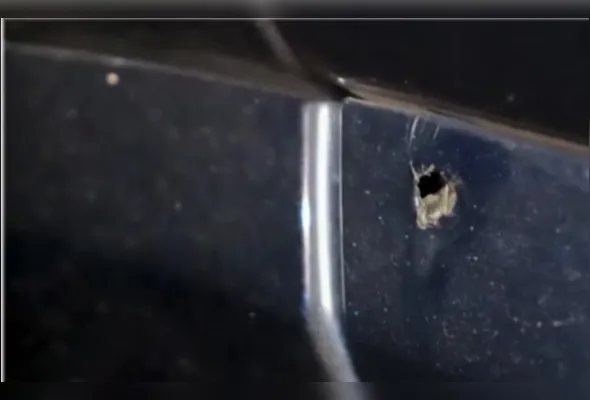 Os tiros acertaram a lataria do carro e o empresário escapou ileso