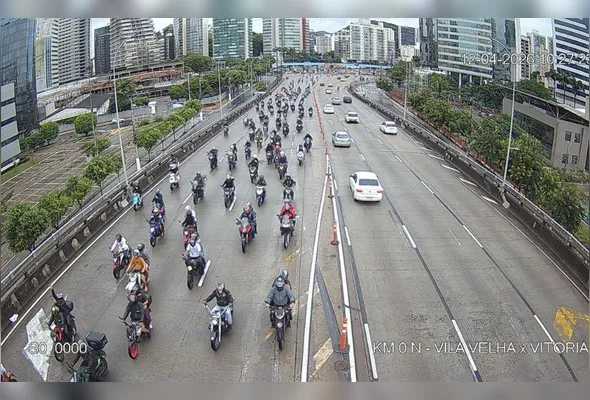 Imagem ilustrativa da imagem FOTOS | Veja passagem da Moto Romaria da Penha pela Terceira Ponte