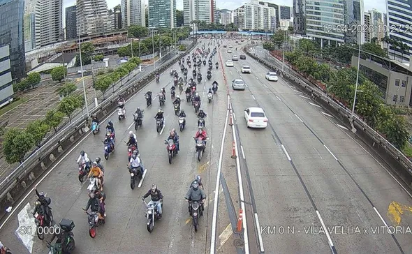 Imagem ilustrativa da imagem FOTOS | Veja passagem da Moto Romaria da Penha pela Terceira Ponte