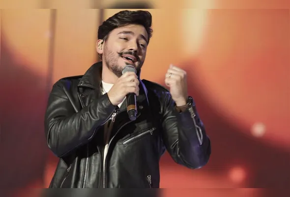 O cantor e compositor Thiago Brado, principal atração do evento, irá se apresentar a partir das 21 horas