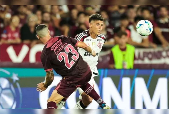 Imagem ilustrativa da imagem Flamengo perde para o Lanús na ida da Recopa, e impedimentos evitam o pior