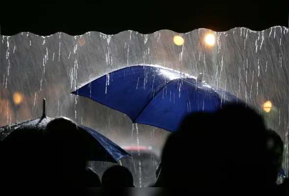 Imagem ilustrativa da imagem Inmet emite alerta e sábado deve ser de chuva em grande parte do ES