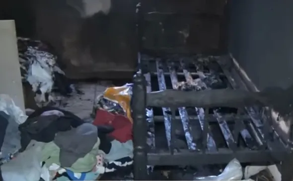 Imagem ilustrativa da imagem Irmãos morrem após ficarem presos em quarto durante incêndio em Vitória
