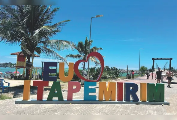 Na praia de Itaipava, o letreiro resume o sentimento de moradores e 
de turistas que passeiam em Itapemirim. A cidade, além de conquistar  novos visitantes a cada verão, é destino 
de turistas recorrentes, que têm como tradição viajar para lá com a família