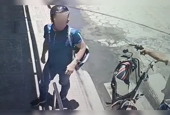 Crime foi registrado por uma câmera de segurança