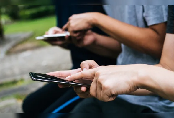 Consumidores relatam problemas em celulares após atualizações de sistema