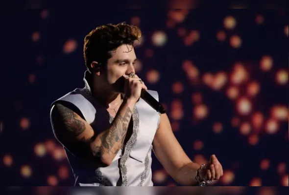 Cantor Luan Santana durante apresentação
