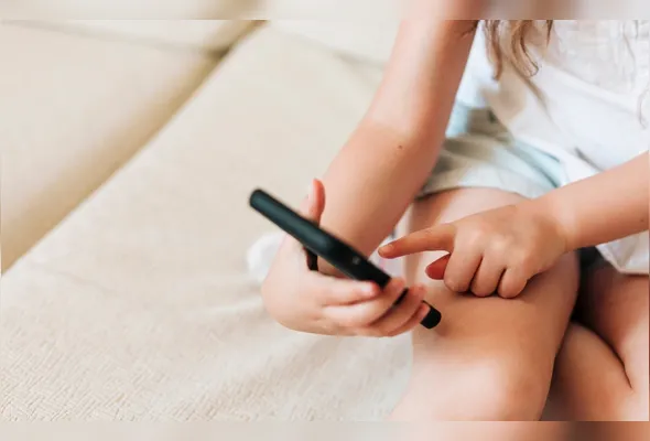 Ferramenta do WhatsApp permite aos pais monitorar mensagens e atividades de crianças no aplicativo