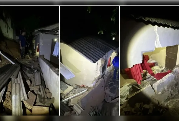 Parte da casa foi danificada, principalmente a sala e um dos quartos.