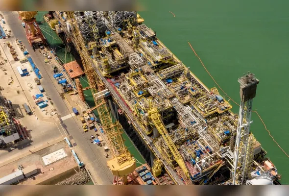 Navio-plataforma da Petrobras no Jurong Aracruz