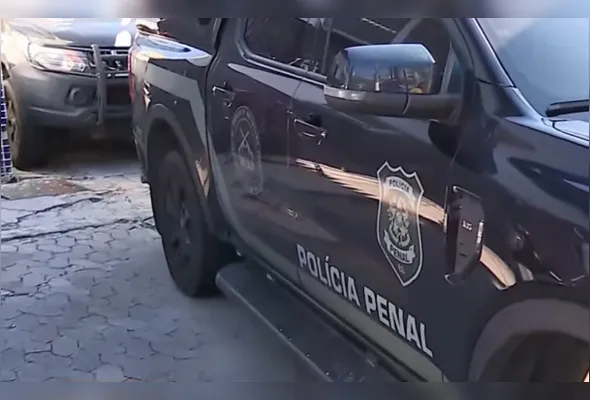 Policial penal teria usado uma faca para ameaçar a filha, além de tentar enforcar a adolescente