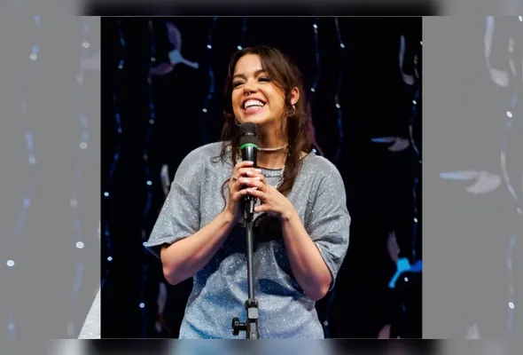 A humorista paulistana Fernanda Arantes apresenta o show “Errei, Fui Filhote”, no Joker Comedy Bar Serra, Shopping Mestre Álvaro.