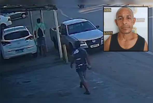 O homem estava com a pedra na mão antes de atacar a vítima pelas costas