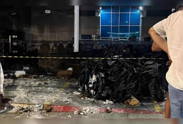 Bicicletas elétricas ficaram destruídas após o incêndio