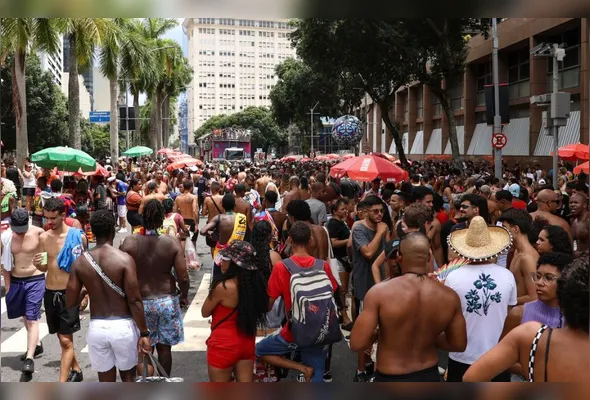 Folia toma conta do Espírito Santo a partir desta sexta-feira (13), com blocos, trios elétricos e shows de Norte a Sul do ES, reunindo milhares de foliões nas praias e no interior