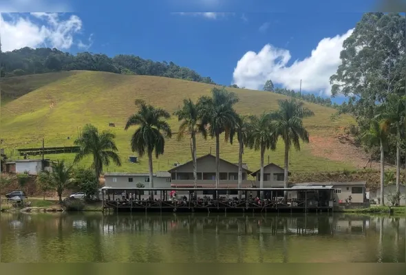Pesque e Pague do Neném, em São Paulo de Viana, não agrada somente a quem gosta de pescaria. Além da paisagem linda para contemplar e relaxar, tem bar e restaurante com churrasco nos fins de semana e oferece hospedagem