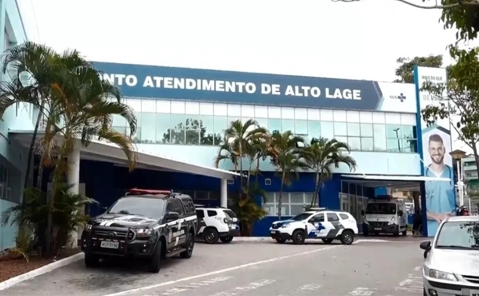 Homem é preso após jogar mingau quente no próprio filho