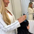 A médica Renata Melo destaca que a queda de cabelo é muitas vezes o primeiro sinal de desequilíbrio no organismo e exige investigação individualizada