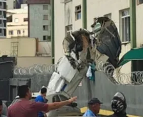 Imagem ilustrativa da imagem Avião de pequeno porte bate em prédio e deixa ao menos dois mortos em BH