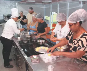 Imagem ilustrativa da imagem Veja como se inscrever em cursos gratuitos para fazer pães, bolos e marmita fit