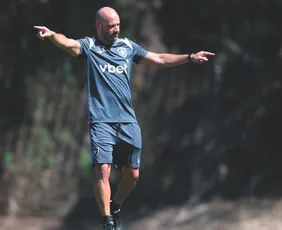 Imagem ilustrativa da imagem Botafogo recebe o Racing em busca da vaga antecipada