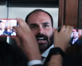 Imagem ilustrativa da imagem STF condena Eduardo Bolsonaro a 1 ano de prisão por difamação contra Tabata